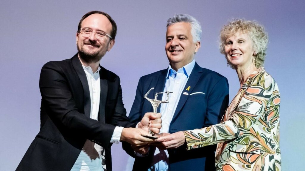 Radek Wegrzyn (L) with Shimon Sabag (middle) and Yudit Setz (R) at the award ceremony in Berlin to receive the Ernst Lubitsch Prize 2024.